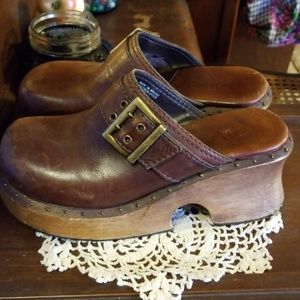 Vintage MiA clogs platforms